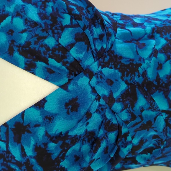 Chaps Floral V Neckline Short Sleeve Dress M Blue Black Floral Pattern - Picture 5 of 15